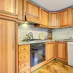 Raboso Grand 9-Windows Apartment