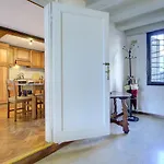 Raboso Grand 9-Windows * Venedig