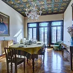 Raboso Grand 9-Windows Apartment *
