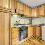 Raboso Grand 9-Windows Apartment *