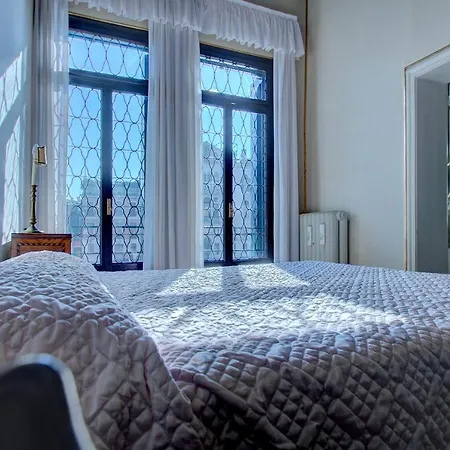 Raboso Grand 9-Windows Apartment *