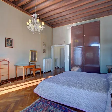 Raboso Grand 9-Windows Apartment