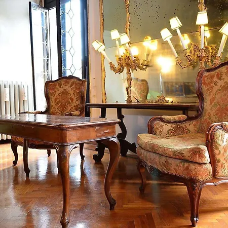 Raboso Grand 9-Windows Apartment Venice