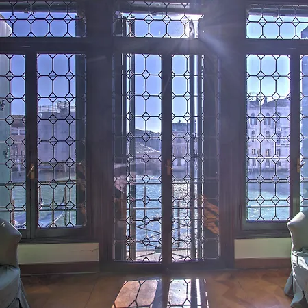Raboso Grand 9-Windows Apartment *